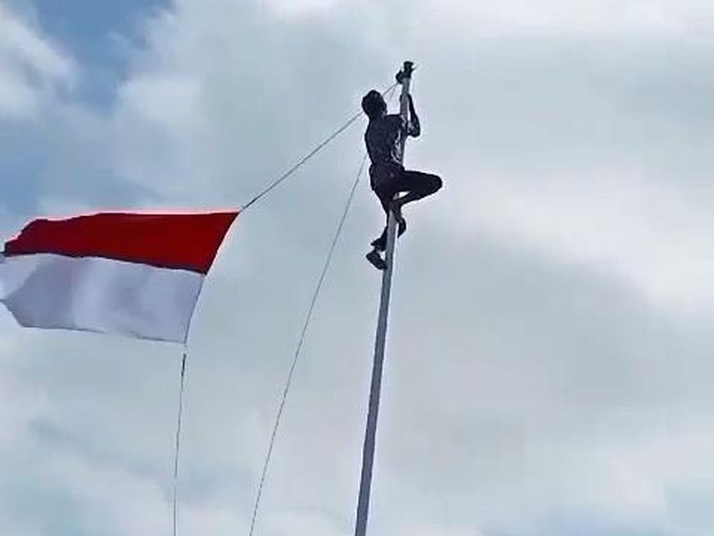 Aksi Heroik Samin Panjat Tiang Bendera Berbuah Penghargaan