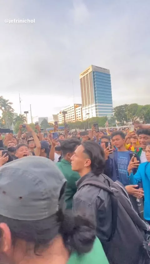 Aktor Jefri Nichol Ikut Demo di Depan DPR Menolak UU Ciptaker