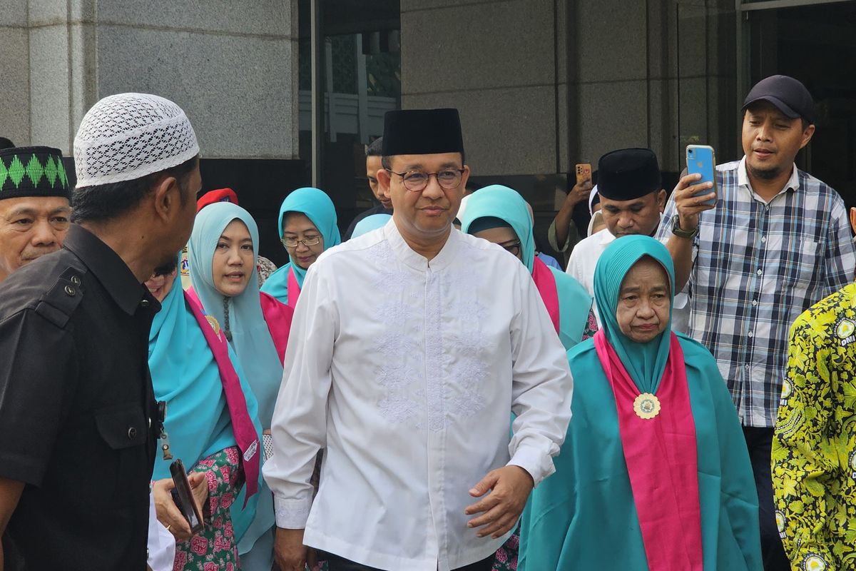 Anies Ditodong Ibu Ibu soal Kesejahteraan, Singgung KJP hingga Lapangan Kerja
