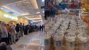 Antrean Mengular di Mal Demi Takjil Gratis Minuman Starbucks