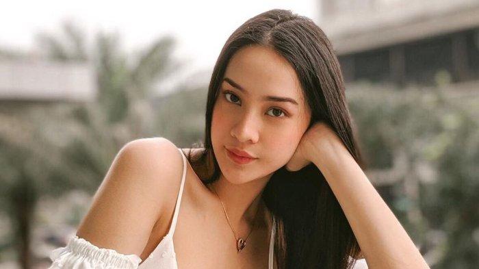 Anya Geraldine Bermain Game di Tengah Kesibukannya Syuting Series Terbaru