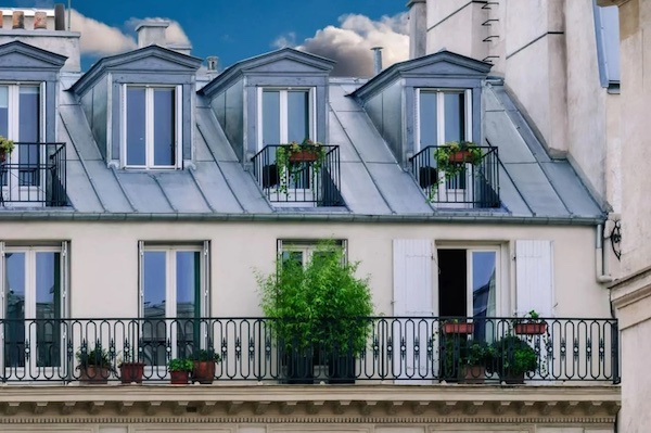 Apartemen Loteng Paris Berubah Menjadi Tungku Panas di Tengah Gelombang Suhu Ekstrem