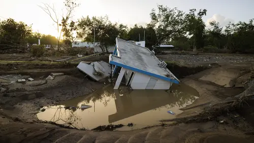 Badai Fiona menyebabkan kerusakan bencana, pemadaman listrik di seluruh pulau di Puerto Rico