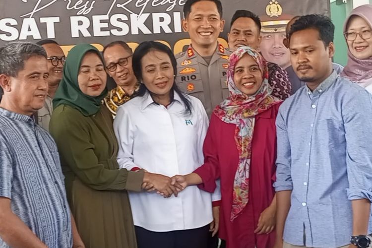 Bayi Tertukar Selama Setahun Diserahkan ke Ibu Biologisnya Disaksikan Menteri PPA 