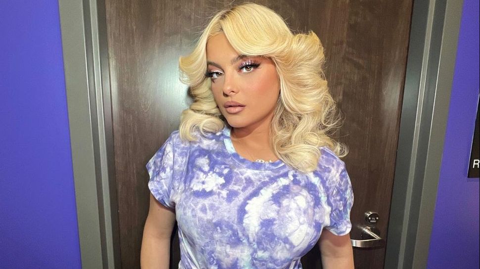 Bebe Rexha Usir Penonton yang Lempar Barang ke Panggung