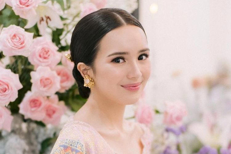 Beby Tsabina Resmi Bertunangan Dengan Kekasihnya, Rizki Natakusumah