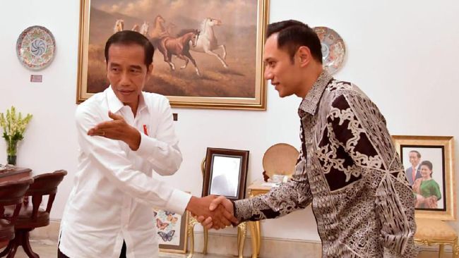 Begini Bahasa Tubuh AHY Saat Dipanggil Jokowi dari Dalam Mobil Jadi Sorotan