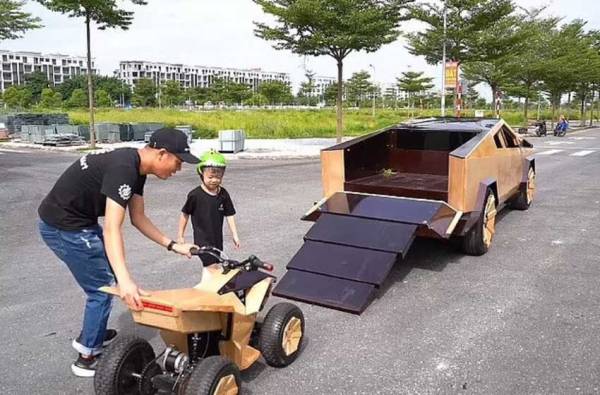 Bikin Heboh, Pria Ini Berhasil Bikin Tesla Cyber Truck dari Bahan Kayu