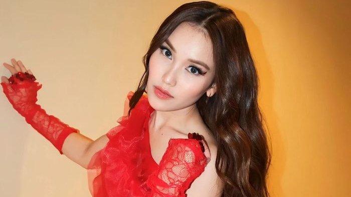 Bikin Jiwa Iri Fans Kpop Meronta ronta, Ayu Ting Ting Pamer Mejeng Bareng Taeyang BIGBANG, Visualnya Panen Pujian