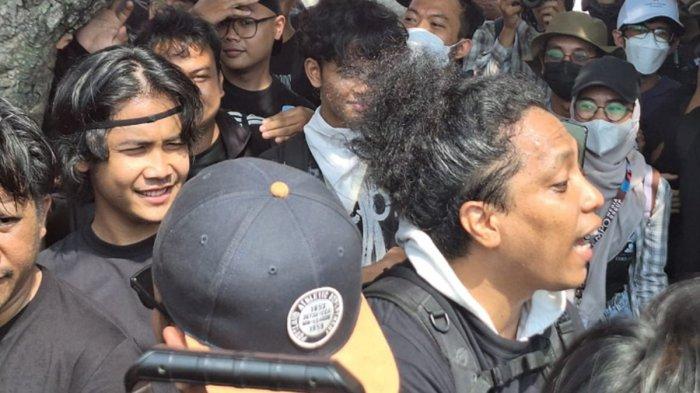 Bintang Emon Ikut Orasi di Demo Tolak RUU Pilkada, Sebut Kekecewaan Pada Pemerintah