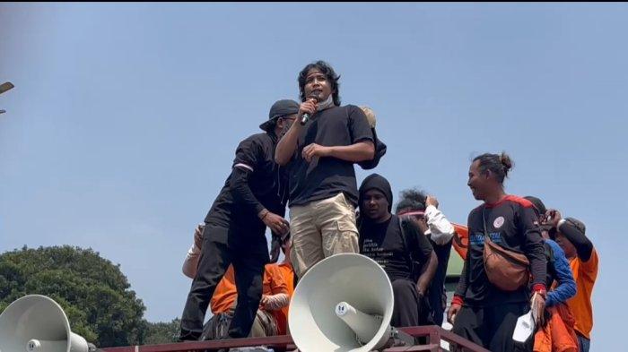 Bintang Emon Ikut Orasi di Demo Tolak RUU Pilkada, Sebut Kekecewaan Pada Pemerintah