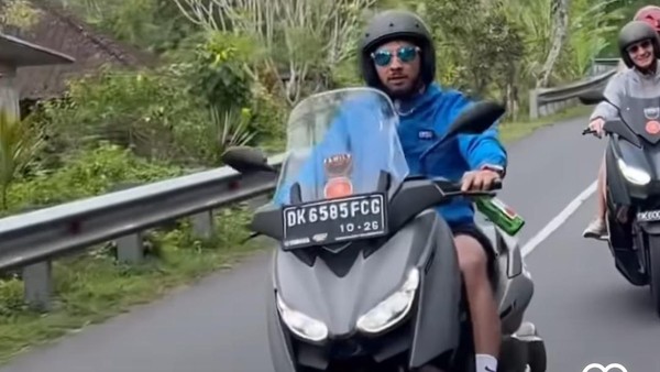 Bule di Bali Viral Lagi Naik Motor Sambil Zig zag dan Minum Bir