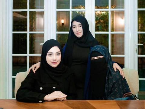 Celine Evangelista Resmi Mualaf Didampingi Oleh Umi Pipik