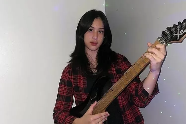 Chelsea JKT48 Minta Maaf Usai Dituduh Lakukan Lipsync Gitar