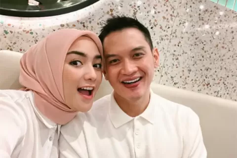 Citra Kirana dan Rezky Aditya Umumkan Berangkat Haji 2024 Hari Ini 