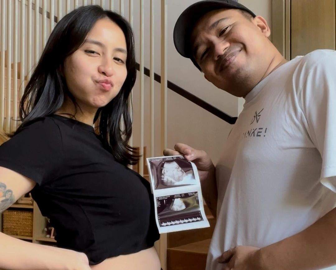 Clairine Clay dan Joshua Suherman Umumkan Hamil Anak Pertama