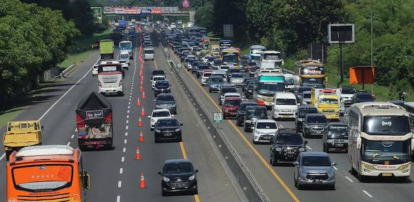 Contraflow Diterapkan Di Tol Jakarta