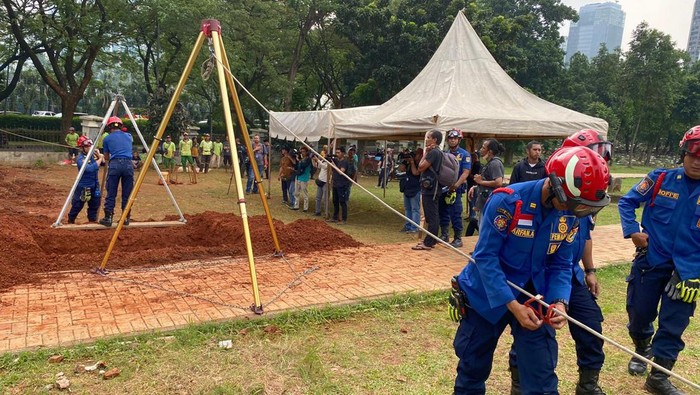 Damkar Siapkan Pemakaman Pria Obesitas 300 Kg di TPU Menteng Pulo