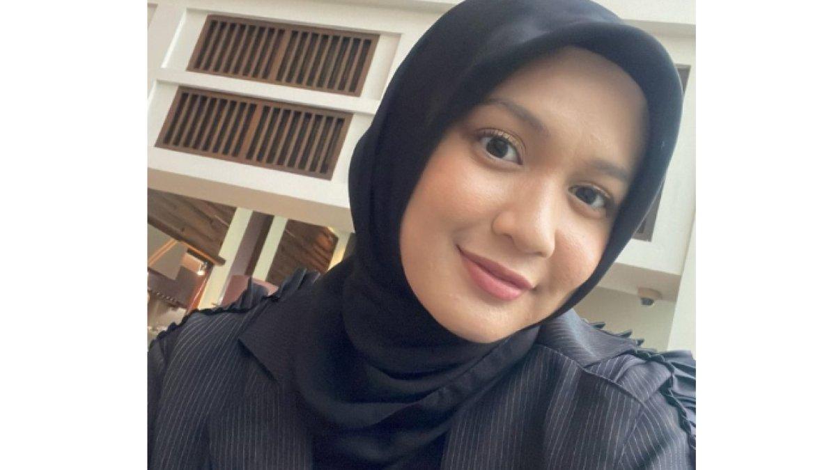 Dea Annisa Disebut Sudah Hijrah, Pakai Hijab Saat Promosi Film Baru