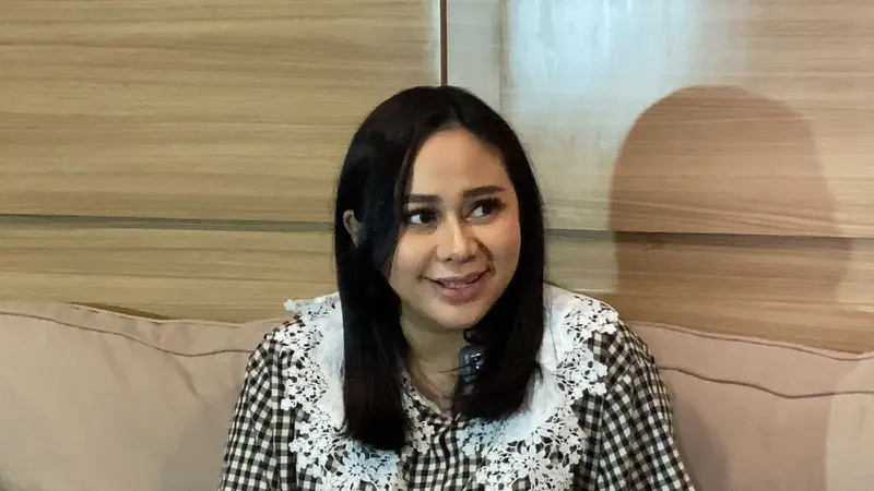 Denise Chariesta Akui Langsung Kerja Usai Persalinan, Sempat Stres ASI