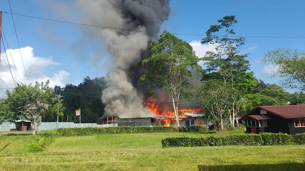 Detik Detik Heroik 6 Prajurit Tni Selamatkan Warga Saat Kerusuhan Elelim Papua