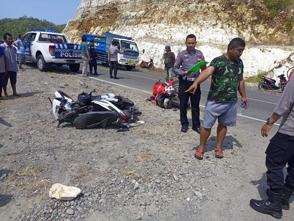 Detik Detik Kecelakaan Adu Banteng 2 Motor di JJLS Gunungkidul Tewaskan 1 Orang