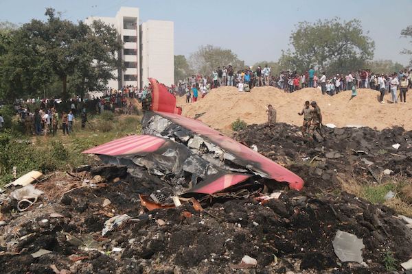 Detik detik Terakhir Sebelum Pesawat Air India Jatuh dan Terbakar Hebat