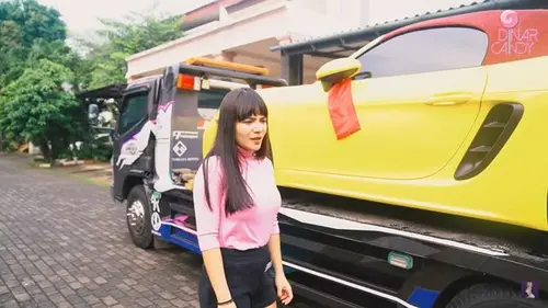 Dinar Candy Dibelikan Mobil Mewah oleh Ko Apex, Rekan Artis: Orang Kaya Mah Bebas