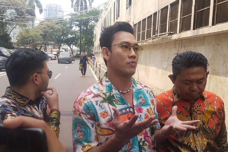 Diperiksa Terkait Laporannya Verny Hasan Denny Sumargo Bawa Sejumlah Bukti