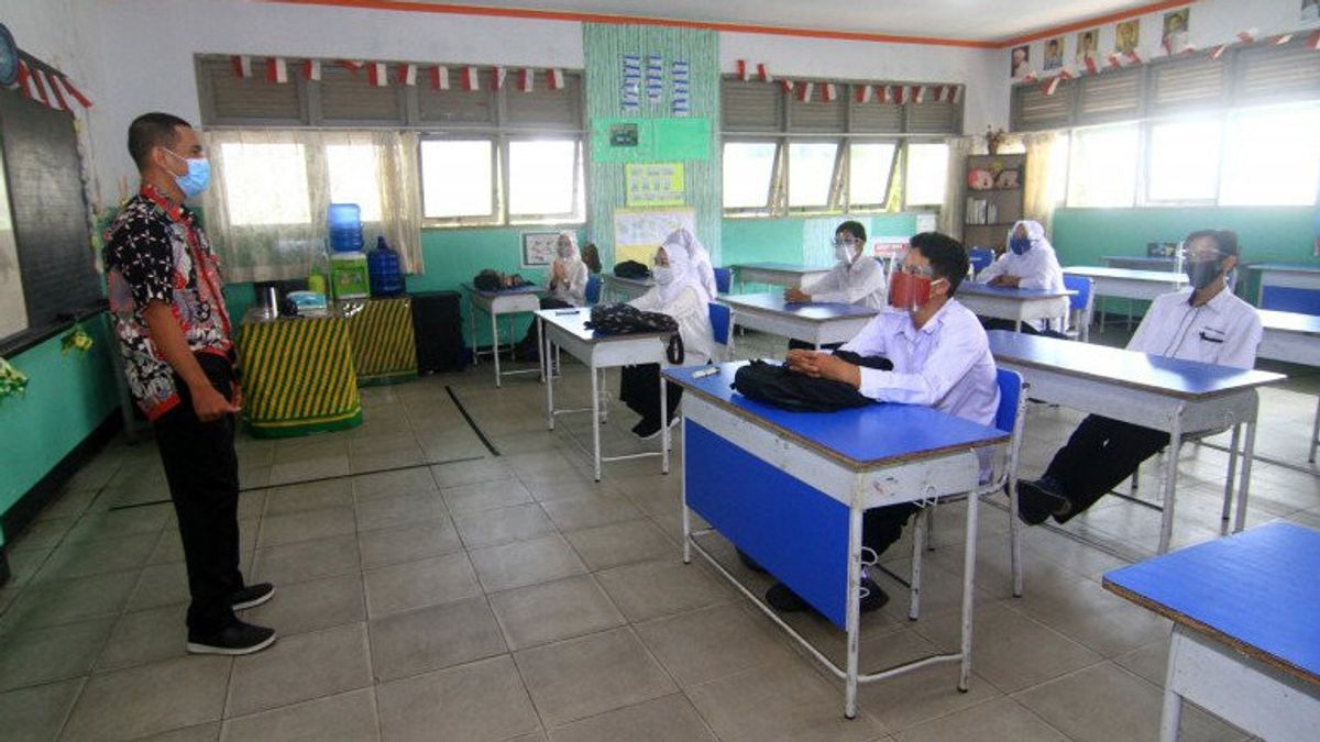 Dispendik Jatim Resmi Larang SMA Jual Seragam Lewat Koperasi