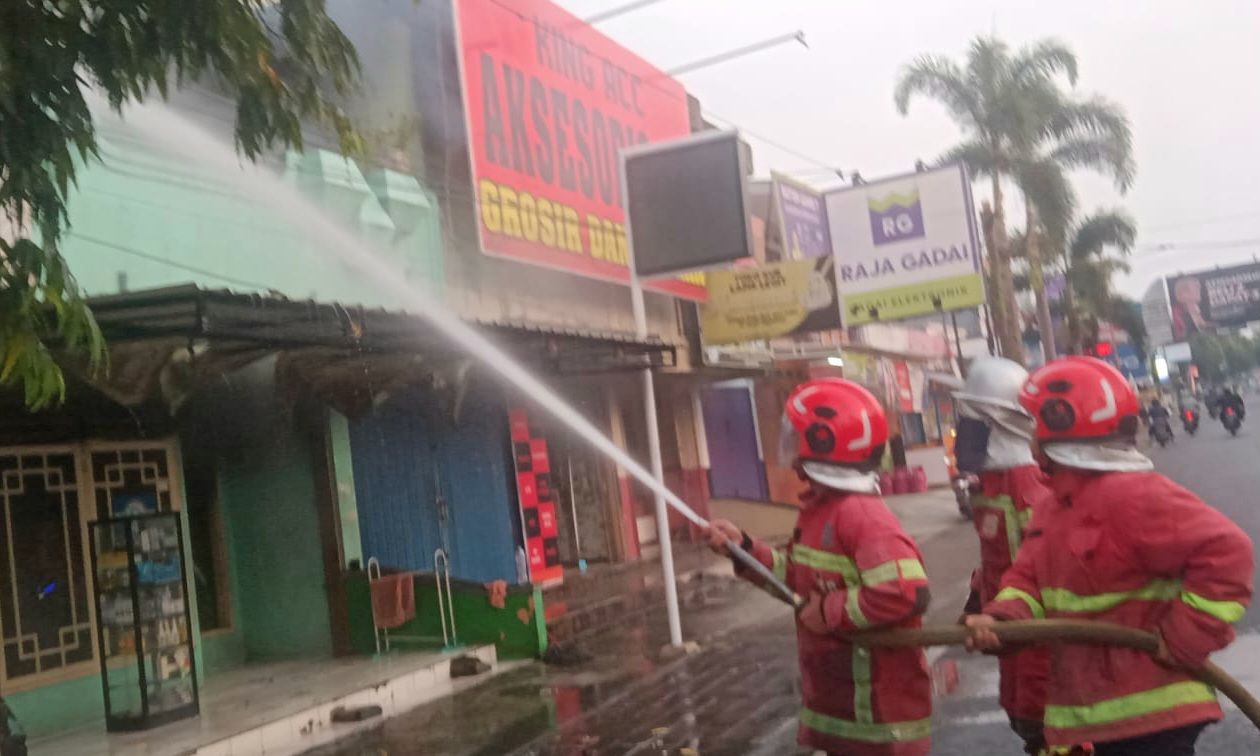 Dispenser Meledak Ruko di Sumedang Ludes Terbakar 