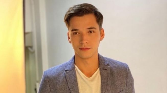 Ditanya soal Anak, Stefan William Pilih Kabur Tinggalkan Wartawan