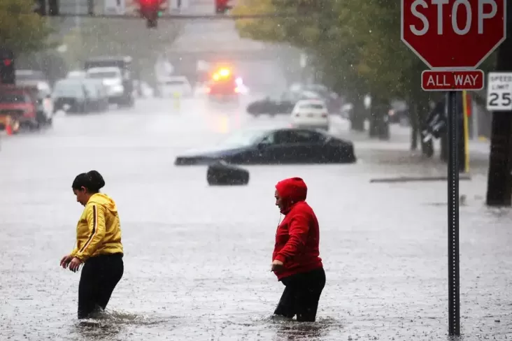 Diterjang Banjir Bandang, New York Umumkan Keadaan Darurat