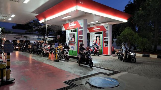 Dituduh Ngobrol saat Kerja, 2 Pegawai SPBU Dikeroyok Pemotor yang Isi Bensin