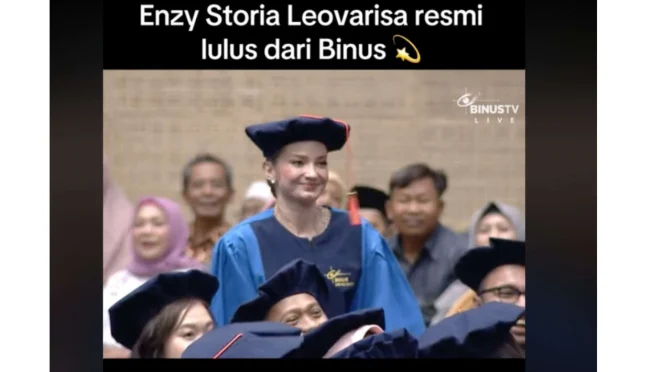 Dosen Tak Kenali Enzy Storia Saat Diwisuda: Ini Artis Apa ya