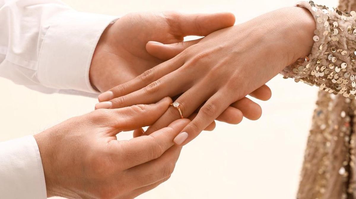 Efek Bucin, Wanita Gadai Emas dan Kuras Tabungan Demi Bayar Utang Pacar