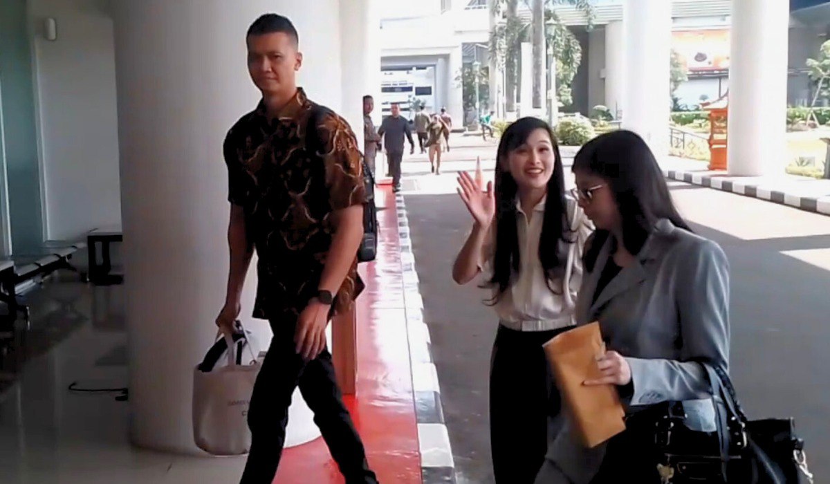 Ekspresi Sandra Dewi saat Diperiksa Kejagung Jadi Sorotan, Netizen: Kayak Ngeledek