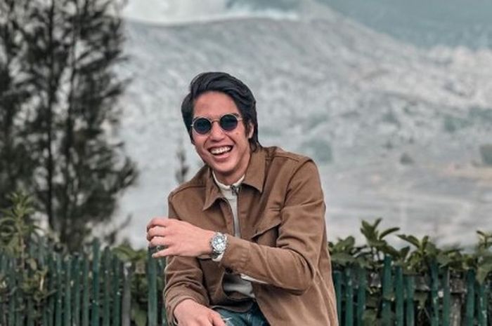 El Rumi Bikin Heboh Gandeng Perempuan di Mal: Selamat Bermalam Minggu