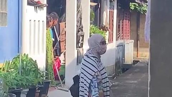 Emak Emak Maksa Minta Sedekah Tak Banyak Bicara Saat Dijenguk Adik di RS