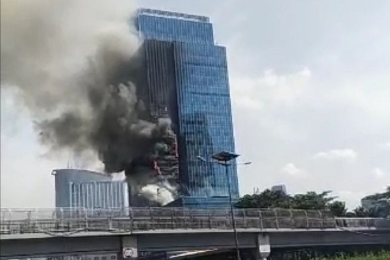 Gedung K Link di Jaksel Kebakaran!