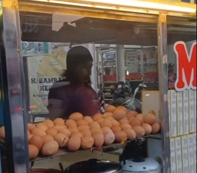 Gegara Suara Sound System Terlalu Kera, Telur Penjual Martabak Ini Sampai Pecah