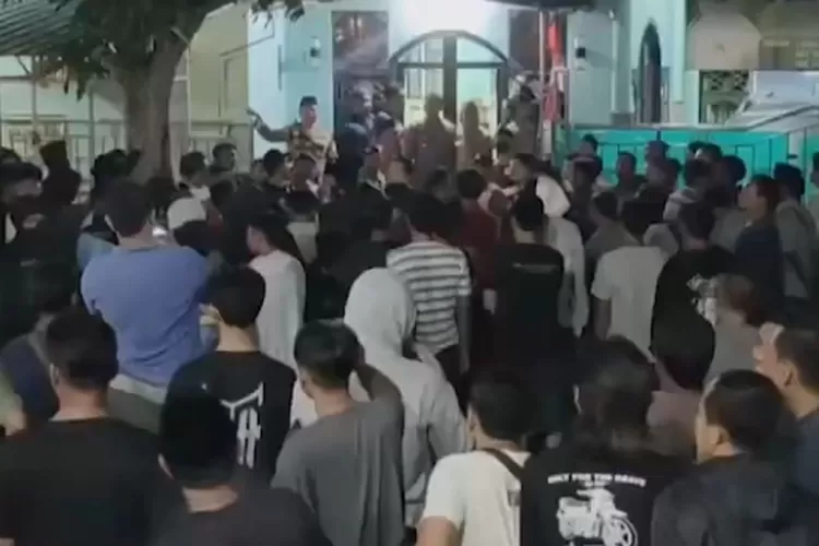 Geger Jemaah Masjid di Kota Kediri Adu Jotos gegara Rebutan Jadi Imam Salat