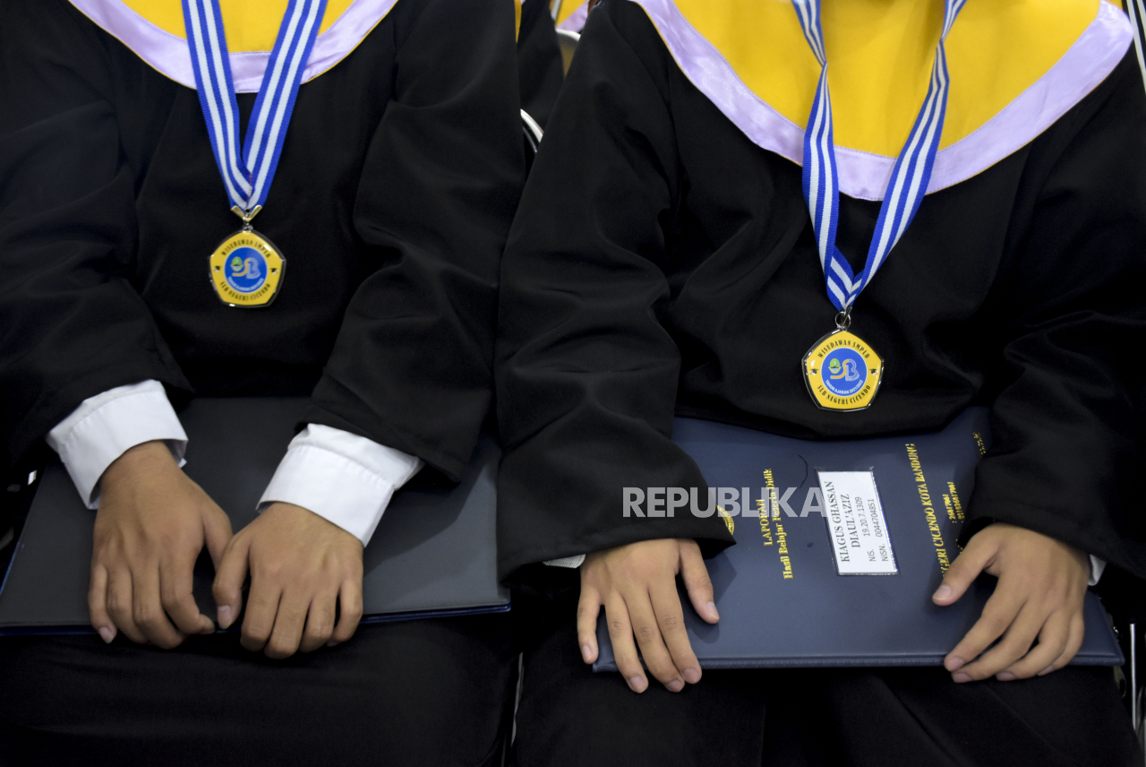 Gelombang Protes Orang Tua Siswa soal Wisuda TK SMA yang Tak Kunjung Direspons Nadiem Makarim