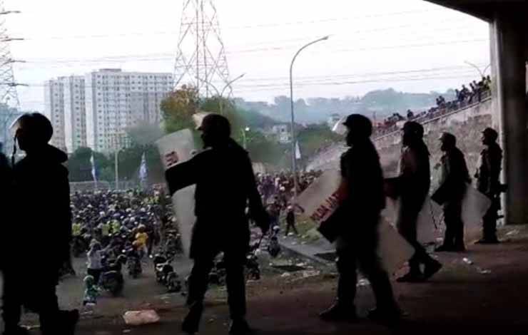 Gresik vs Deltras Rusuh. Sudah Saatnya Kita Punya Polisi Olahraga