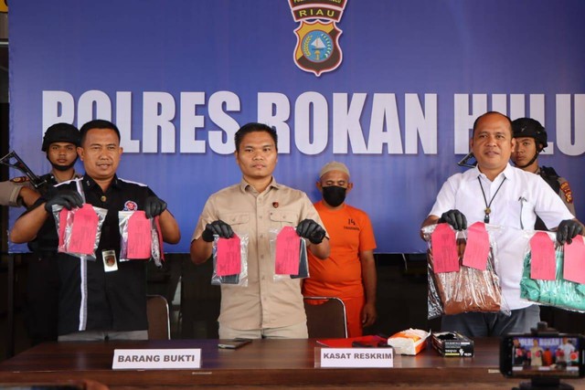 Guru BK SMA di Riau Perkosa 2 Siswi di Ruang BK, Rekam dan Ancam Korban