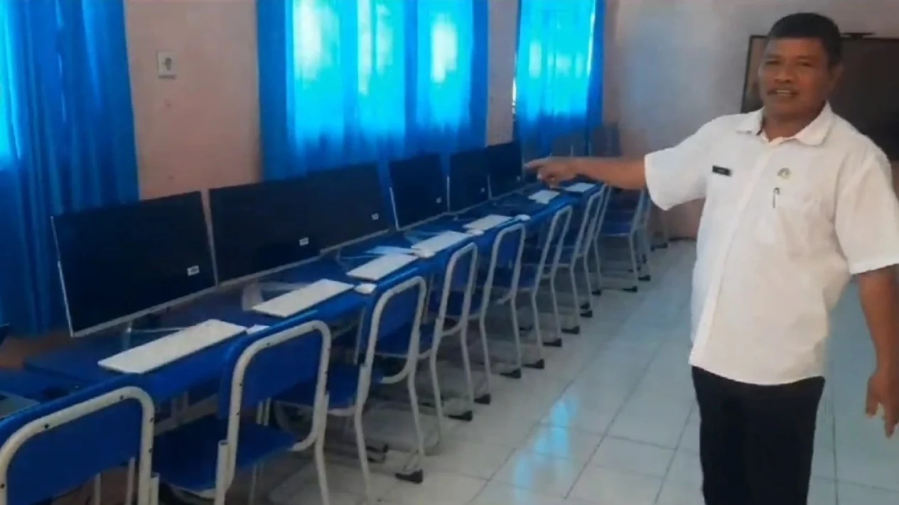 Guru SMP di Pangandaran Ini Jual 26 Komputer Sekolah Demi Judi Online