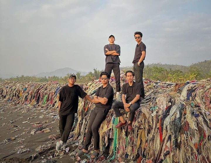 Hut Ke 78 Tni Ribuan Orang Bersihkan Pantai Cibutun Sukabumi Yang Viral Gegara Pandawara Group 