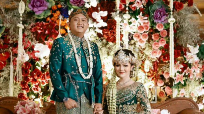 Heboh Wedding Kiss Bella Bonita dan Denny Caknan Warganet Colek Gus Miftah