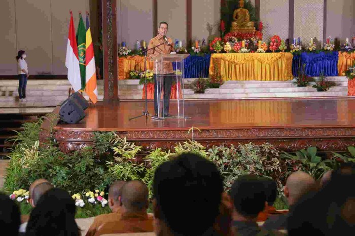 Heru Budi Hadiri Perayaan Dharmasanti Waisak Nasional 2567 BE di TMII