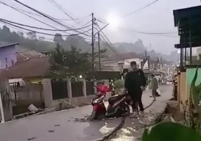 Hukuman Warga untuk Pemuda Lembang yang Viral Terabas Coran Jalan